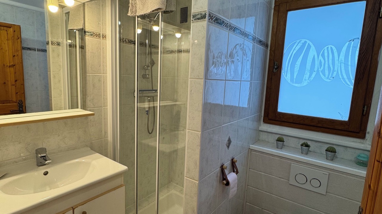 Photo of Bathroom in Thones