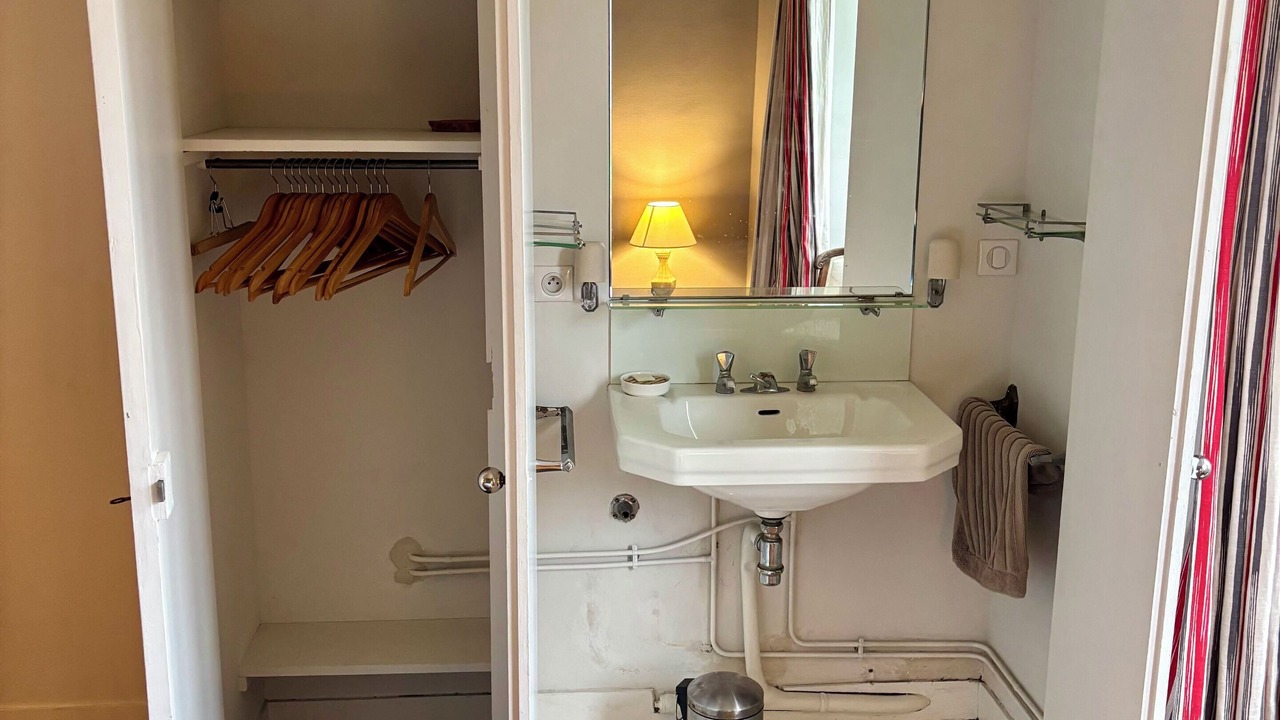 Photo of Bedroom in Neville
