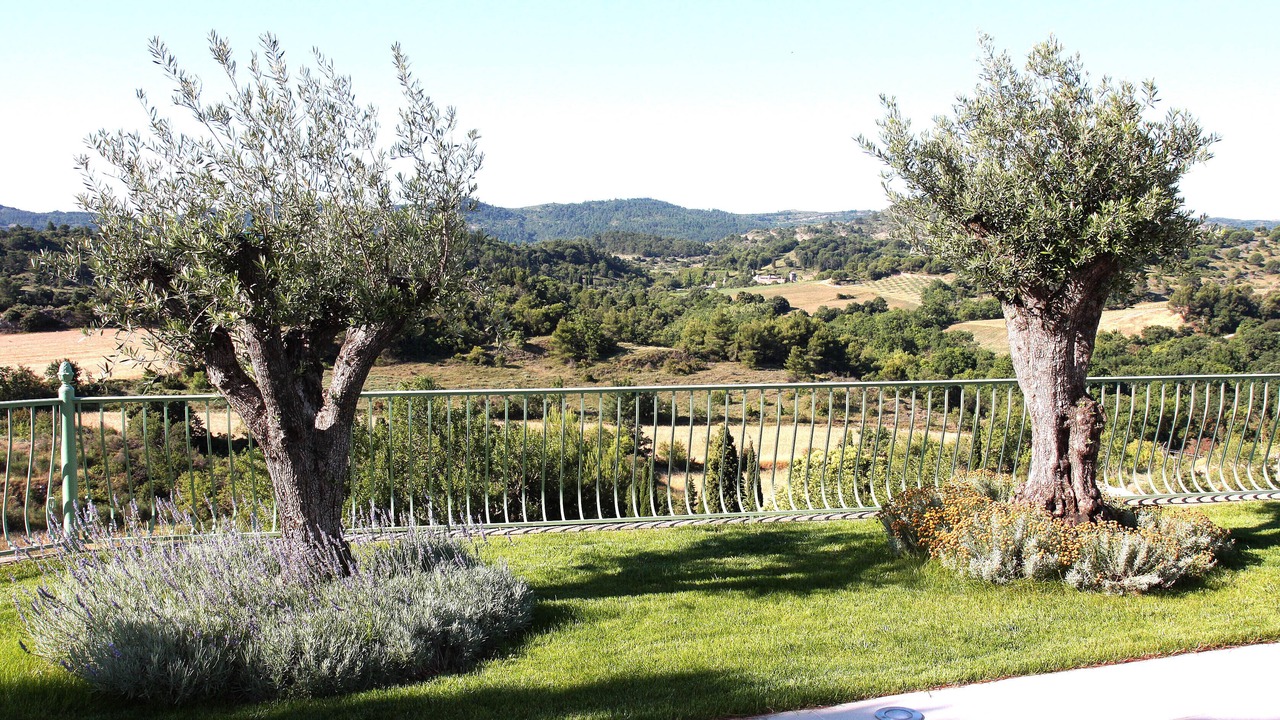 Photo of Outdoor in Montirat