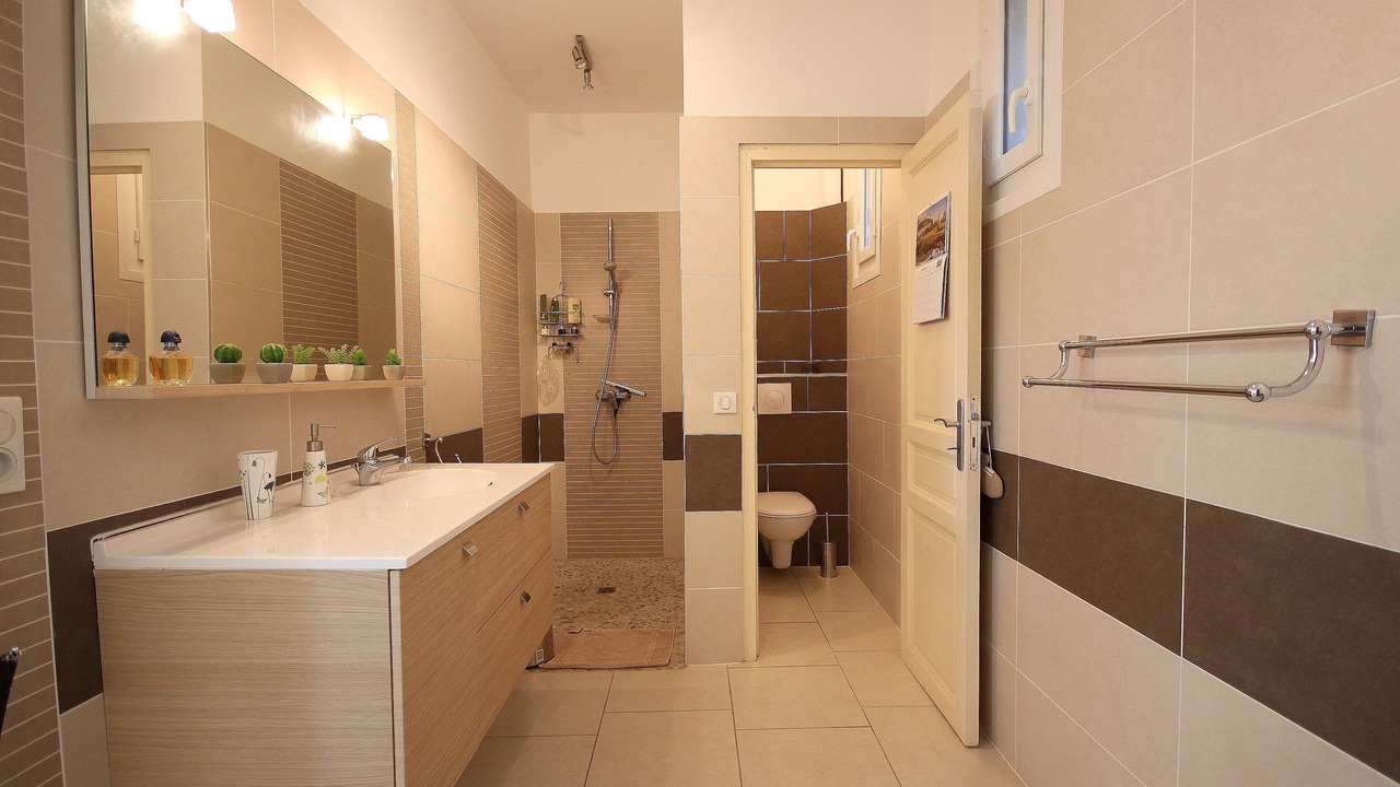 Photo of Bathroom in Montirat