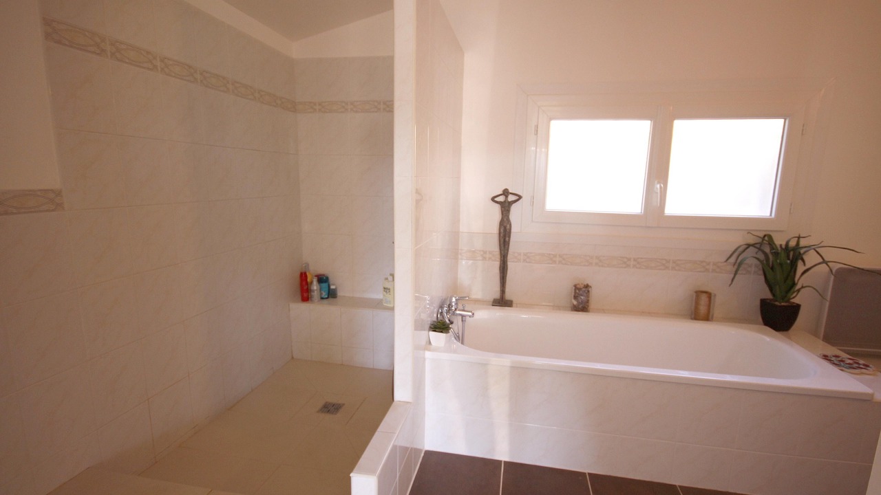 Photo of Bathroom in Montirat