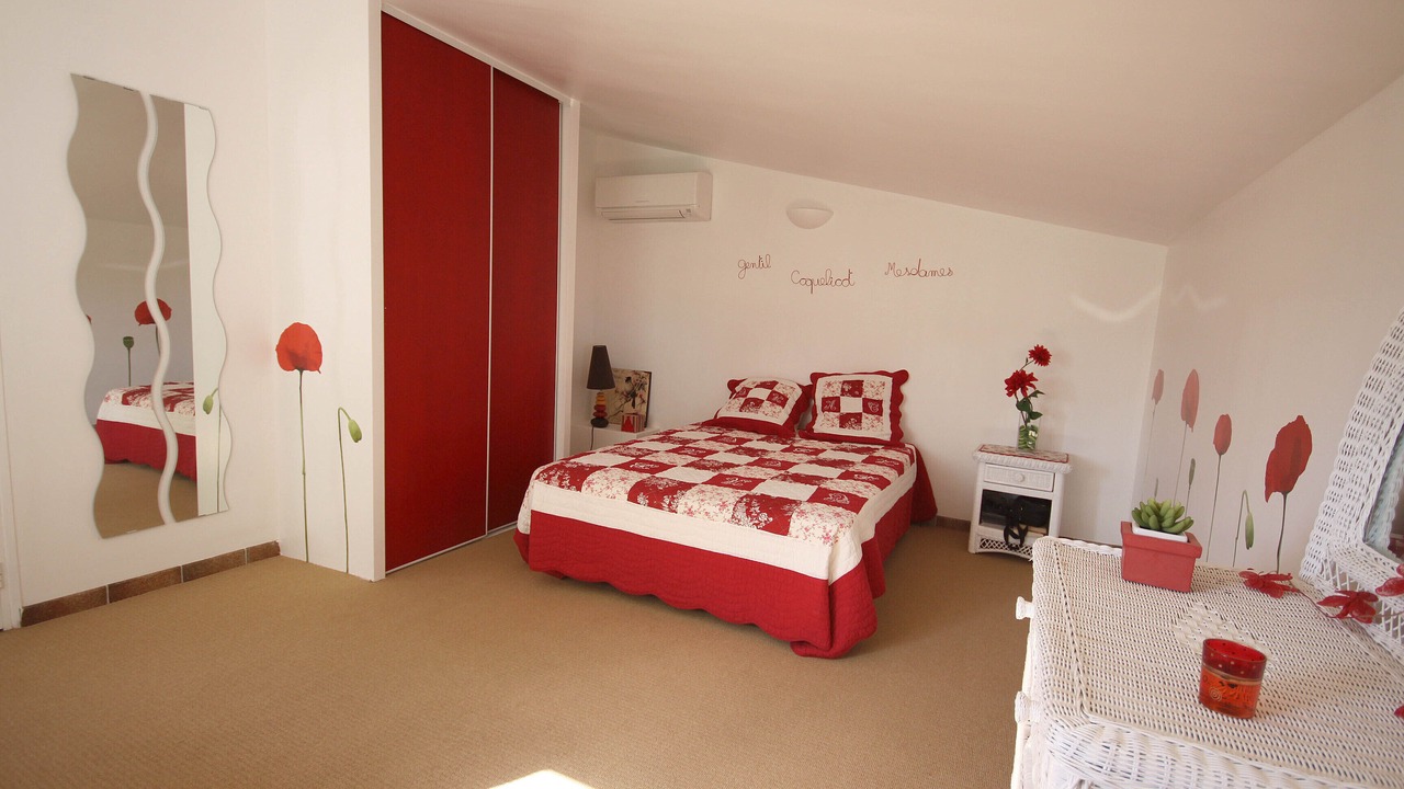 Photo of Bedroom in Montirat