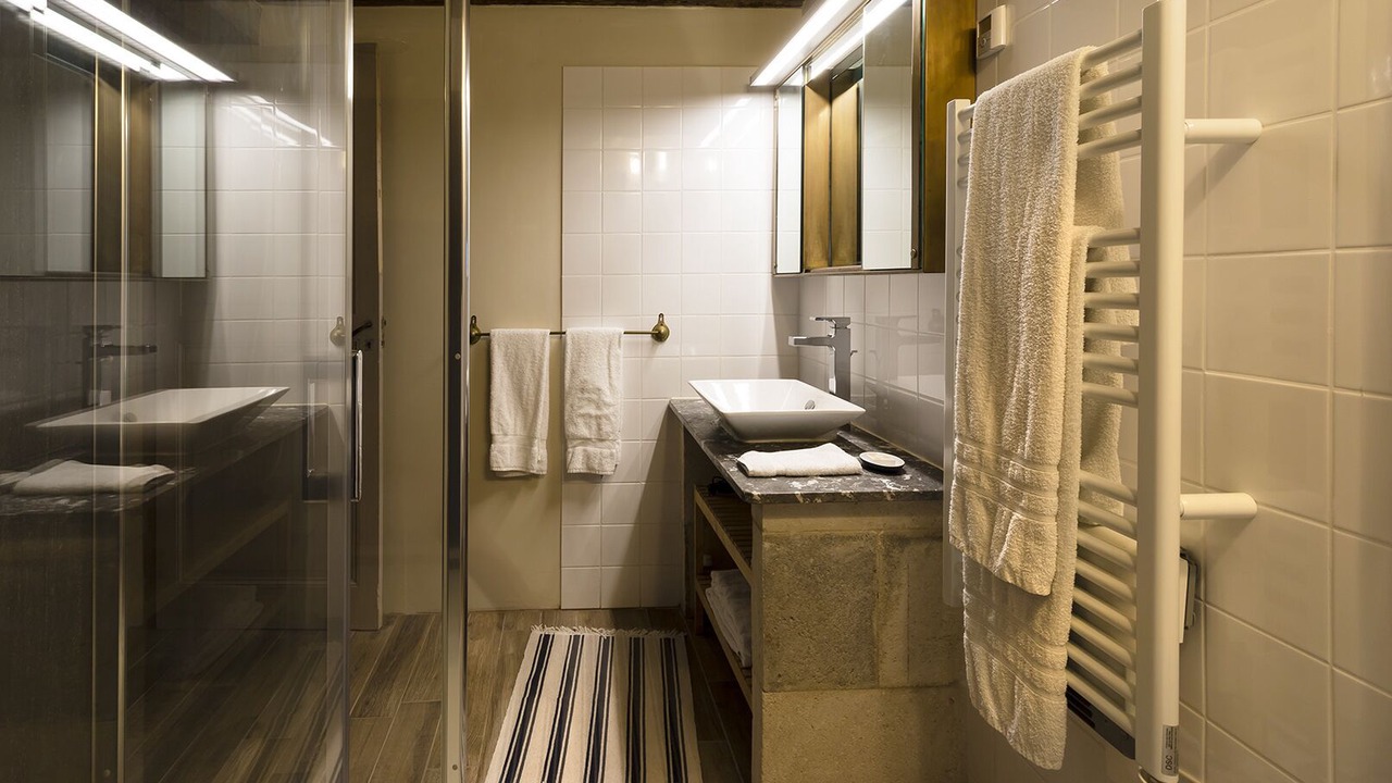 Photo of Bathroom in Cravant-les-Coteaux