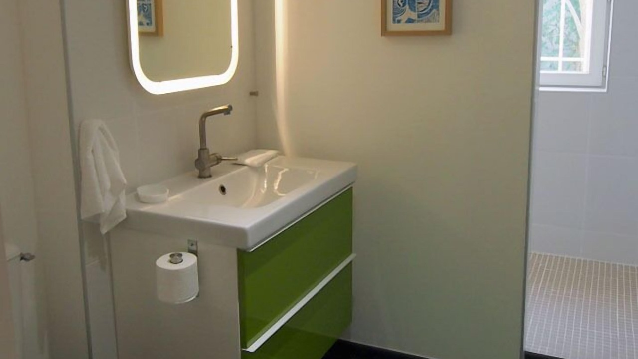 Photo of Bathroom in Minimes - Barriere de Paris