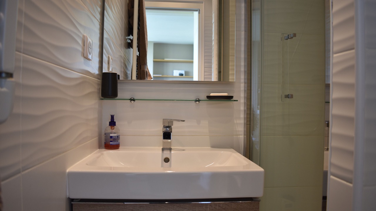 Photo of Bathroom in Quartier Saint-Ambroise