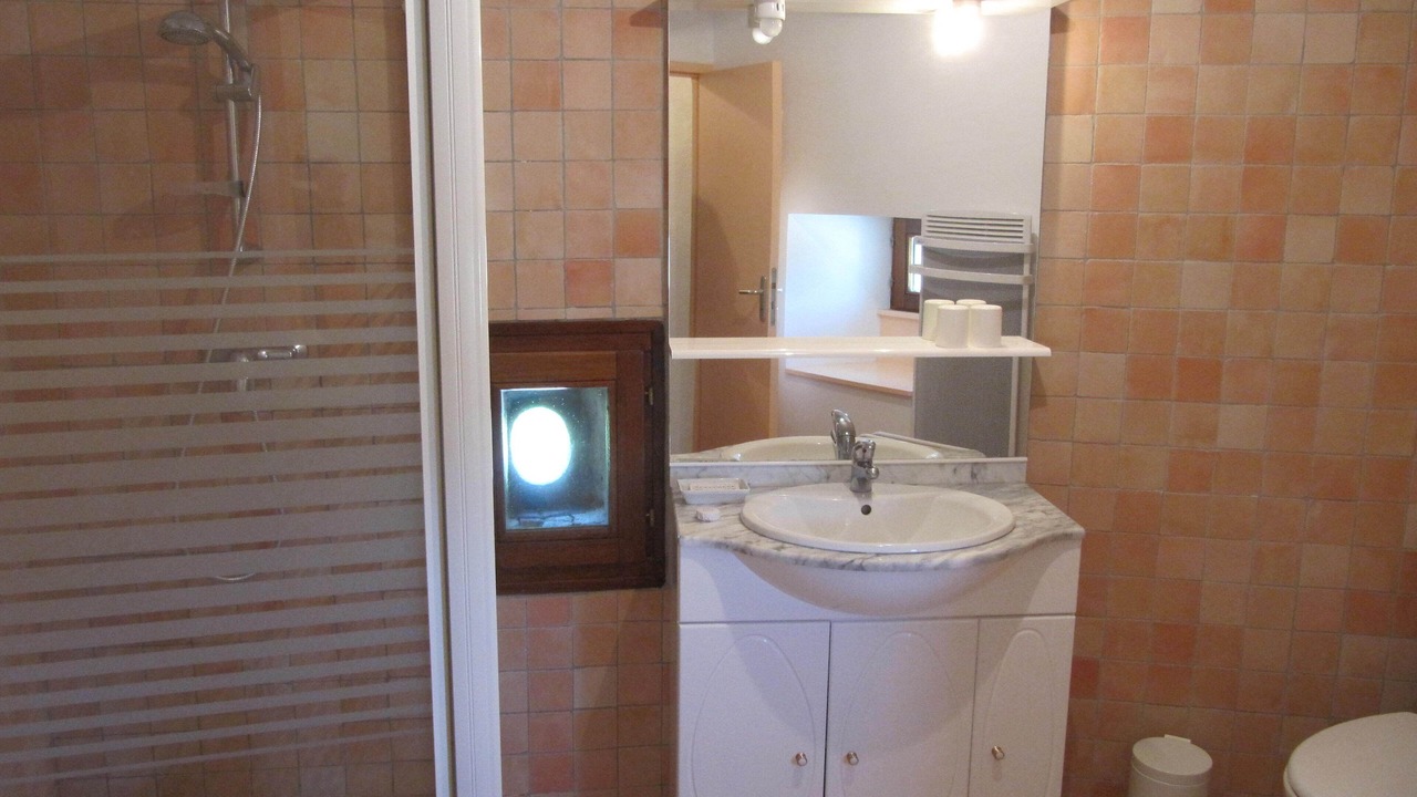 Photo of Bathroom in Le Poet-Laval