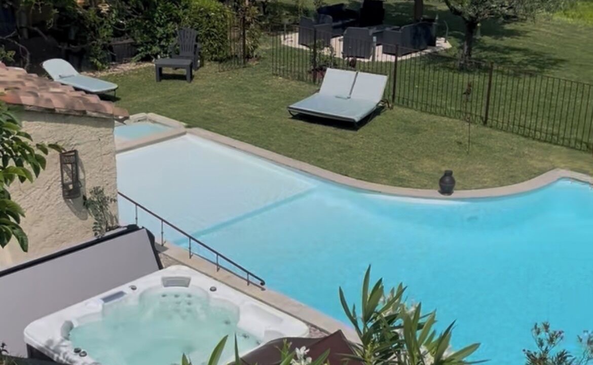 Photo of Outdoor in Crestet