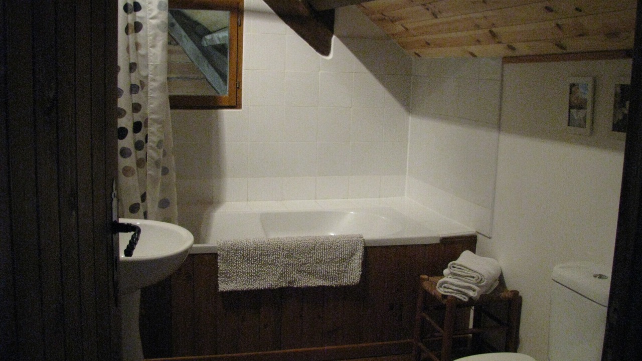Photo of Bathroom in Thuy
