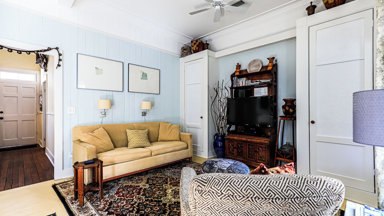 Photo of Livingroom in Beach Institute