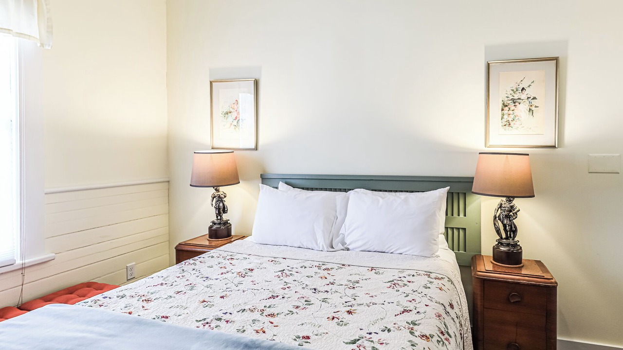Photo of Bedroom in Beach Institute