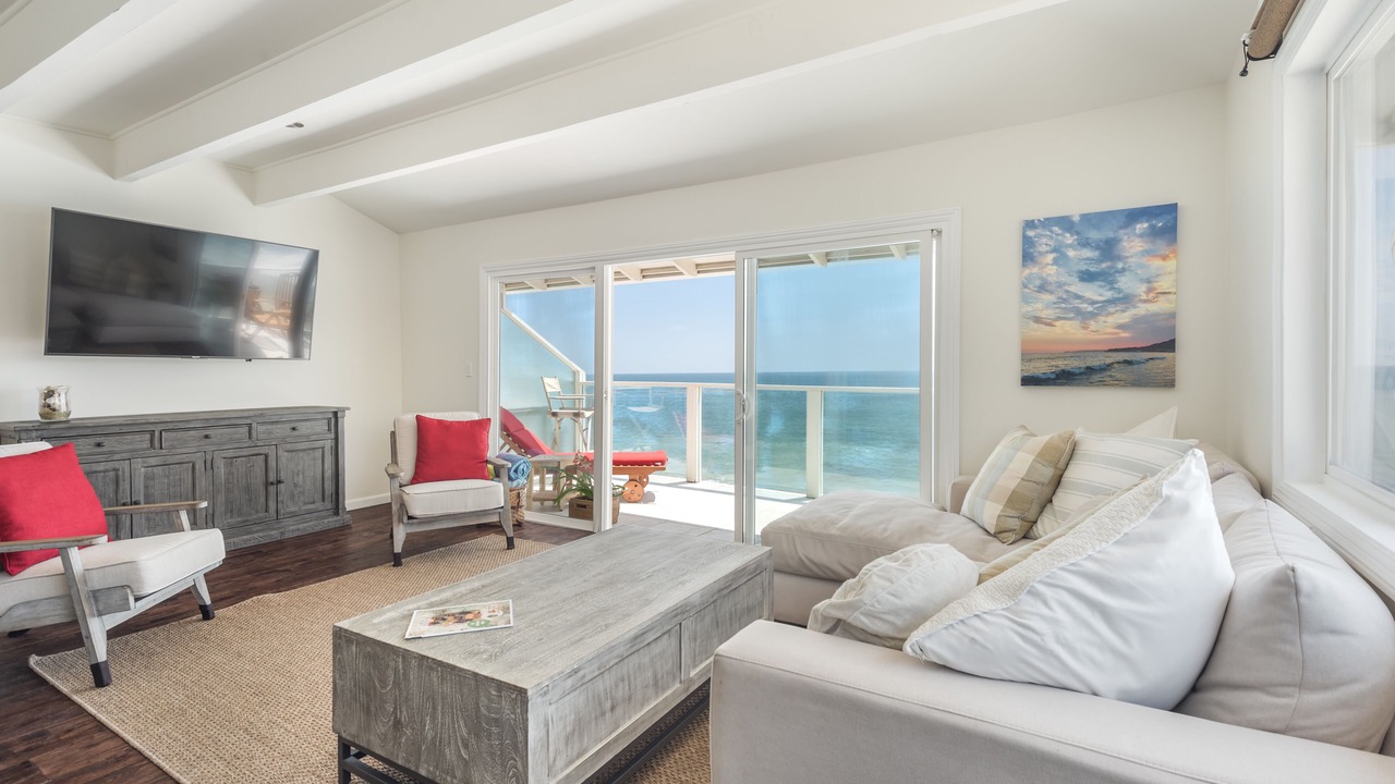 Photo of Livingroom in Central Malibu