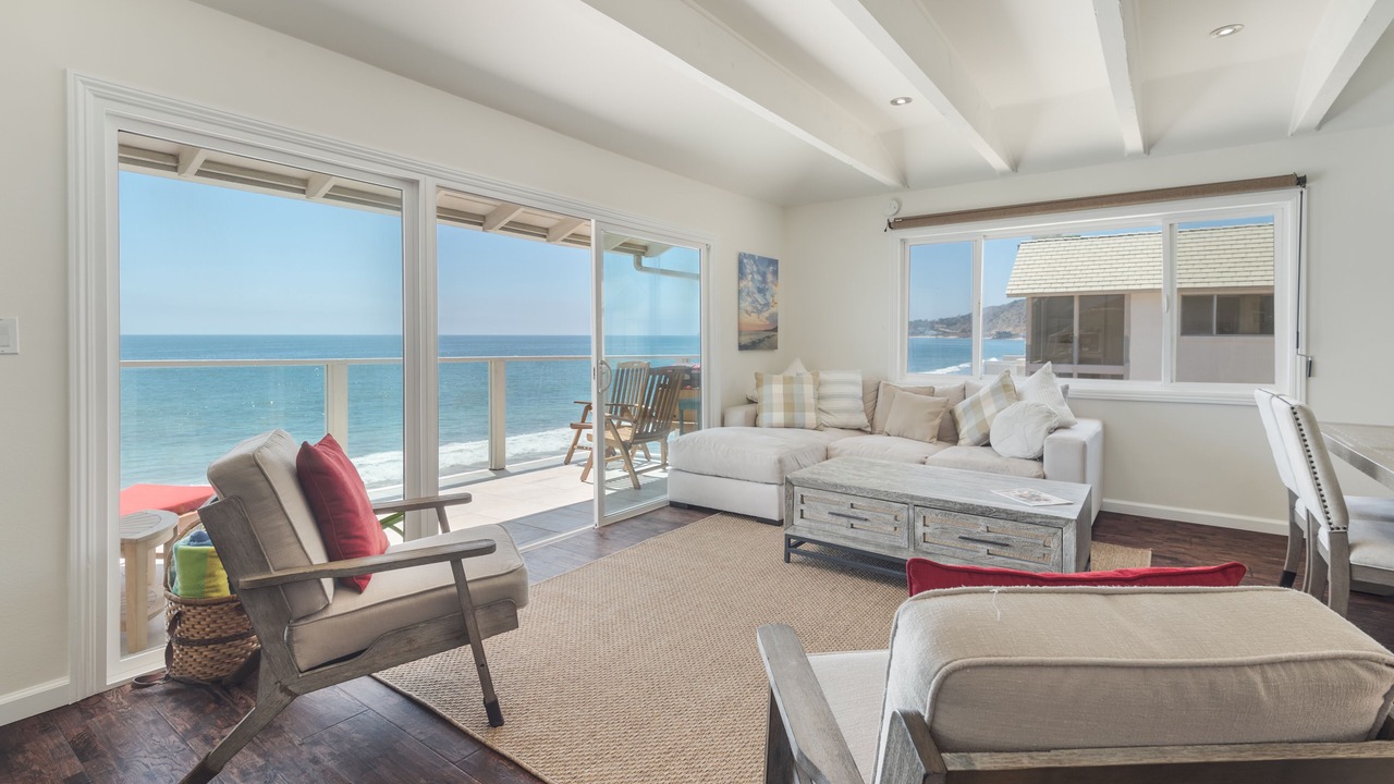 Photo of Livingroom in Central Malibu