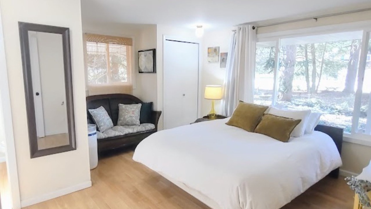 Photo of Bedroom in Norton Shores
