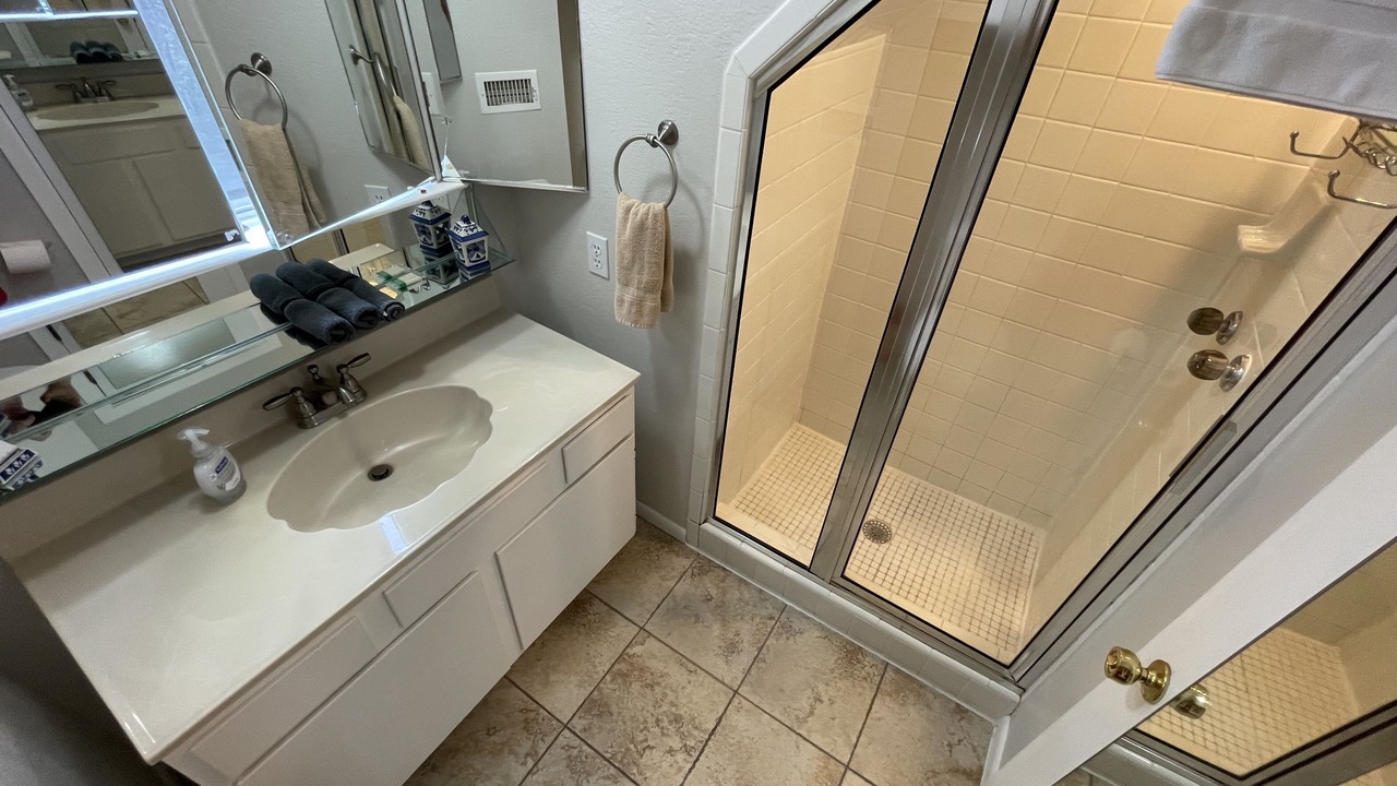 Photo of Bathroom in Briarcliff
