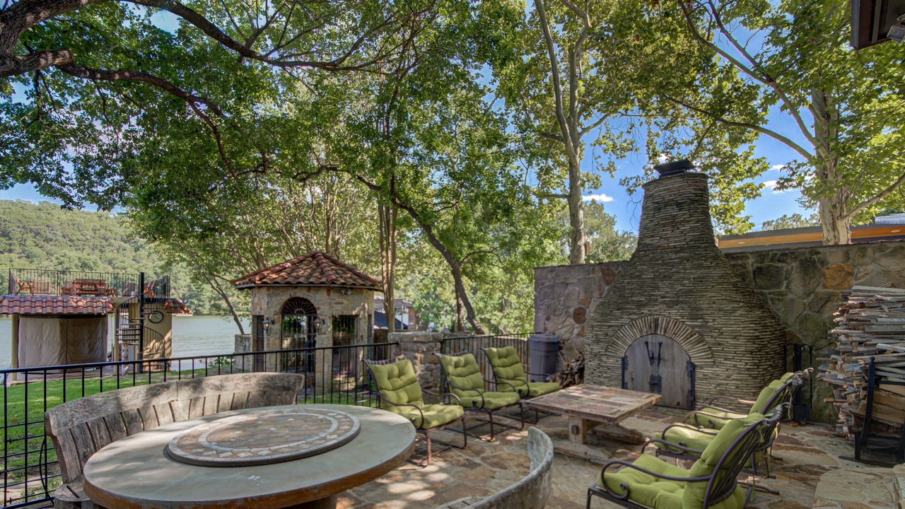 Photo of Livingroom in Oak Shores On Lake Austin