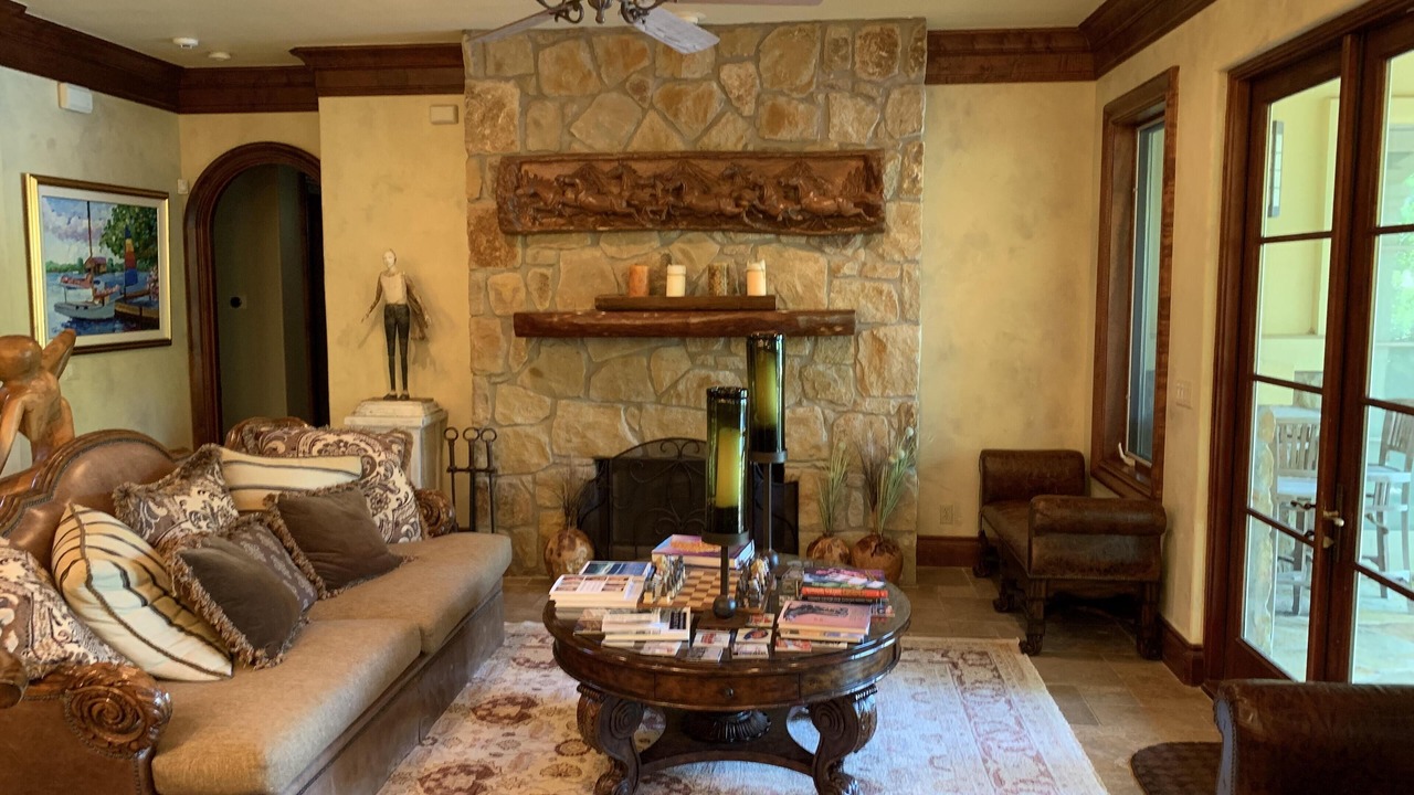 Photo of Livingroom in Oak Shores On Lake Austin