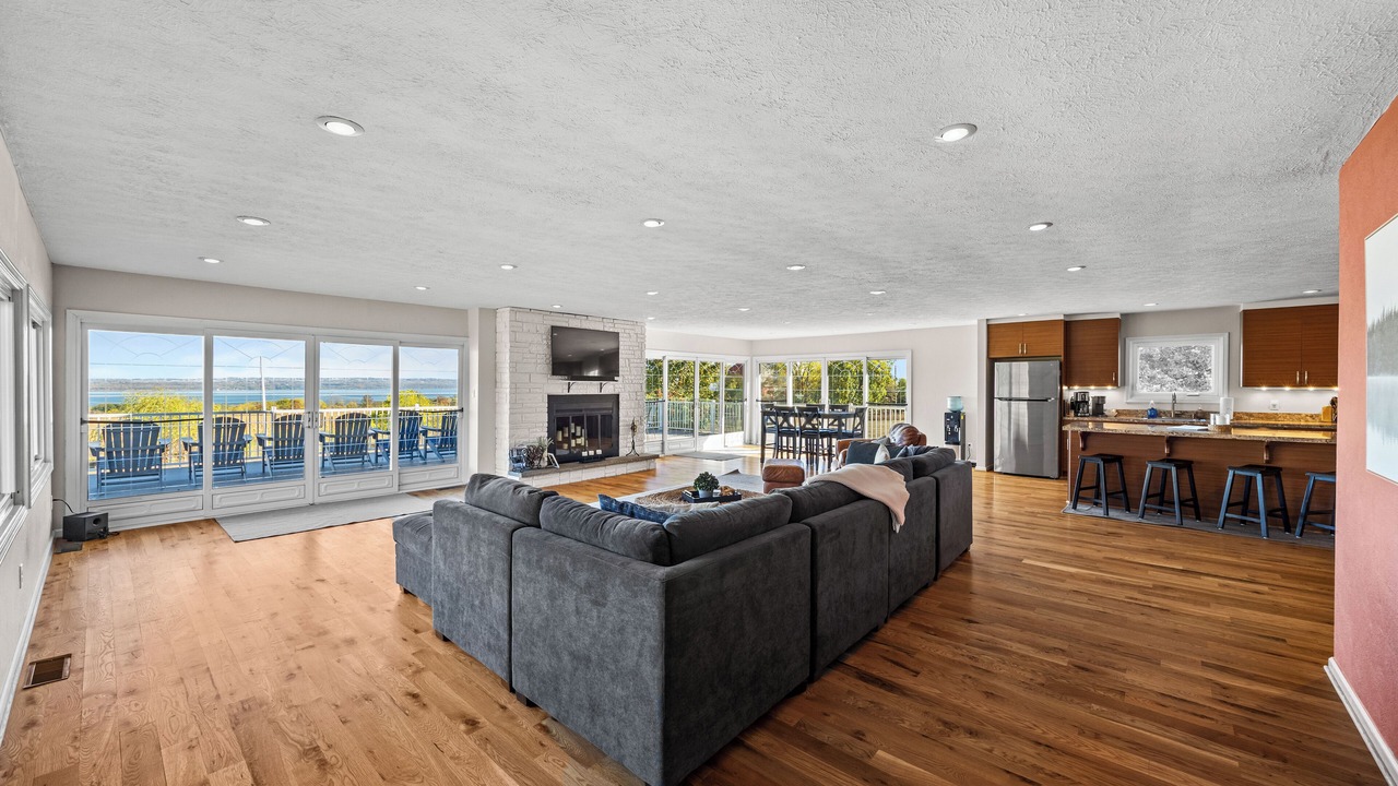 Photo of Livingroom in Town of Torrey