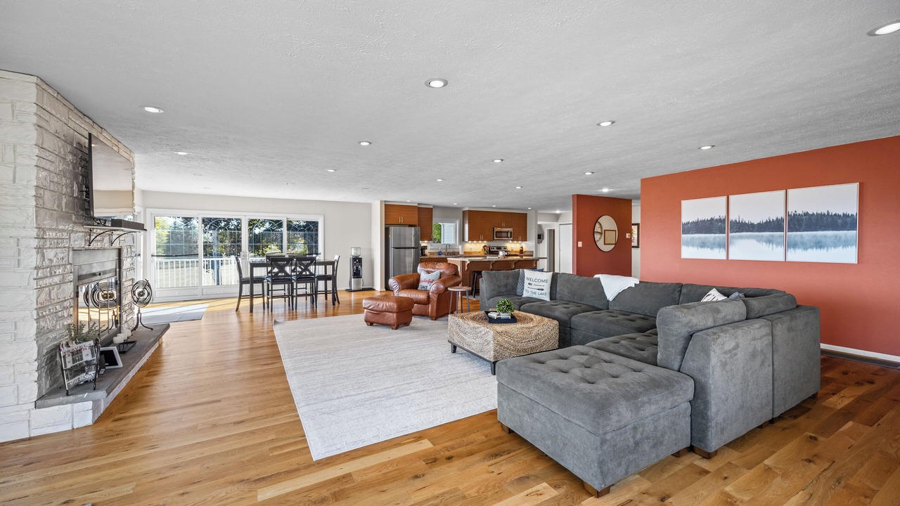 Photo of Livingroom in Town of Torrey