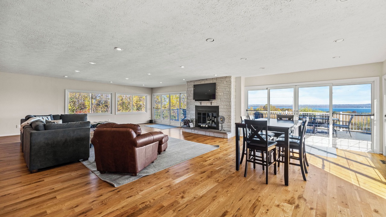 Photo of Livingroom in Town of Torrey