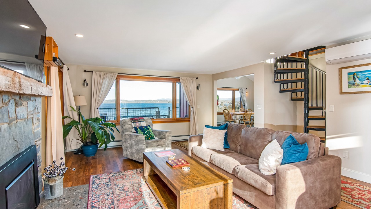 Photo of Livingroom in Malletts Bay