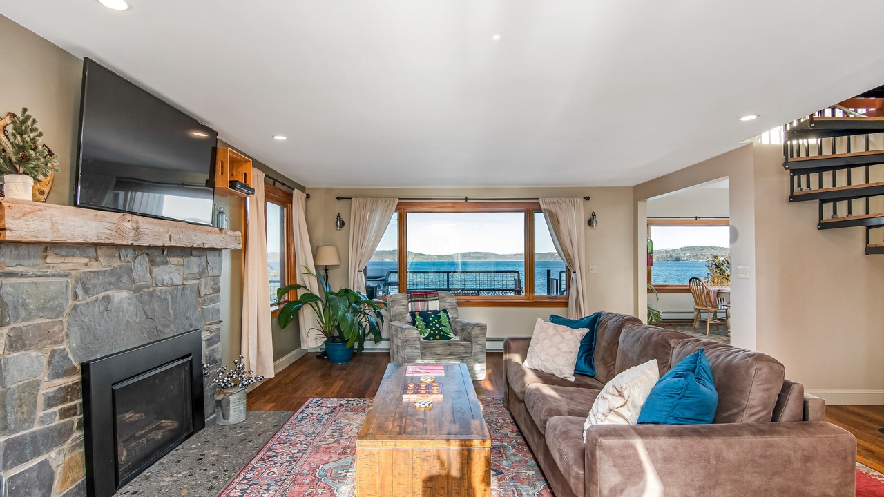 Photo of Livingroom in Malletts Bay