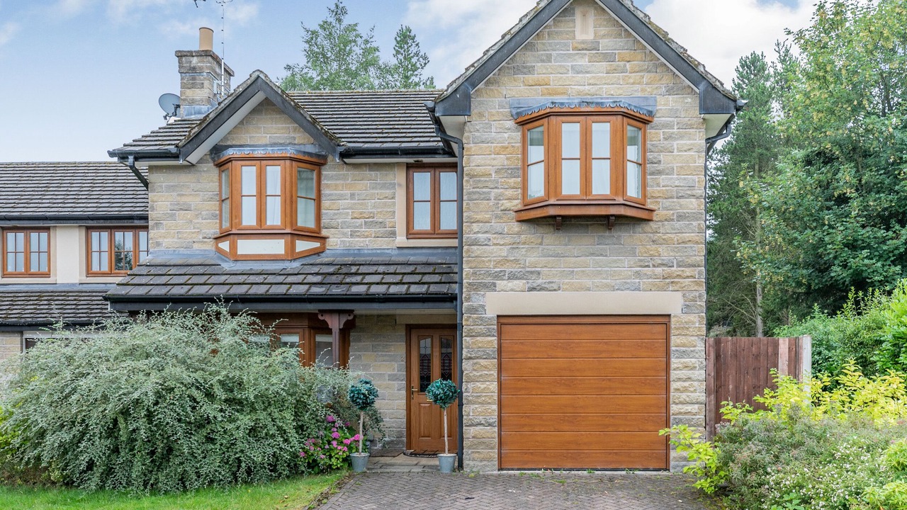 Photo of Outdoor in Padfield