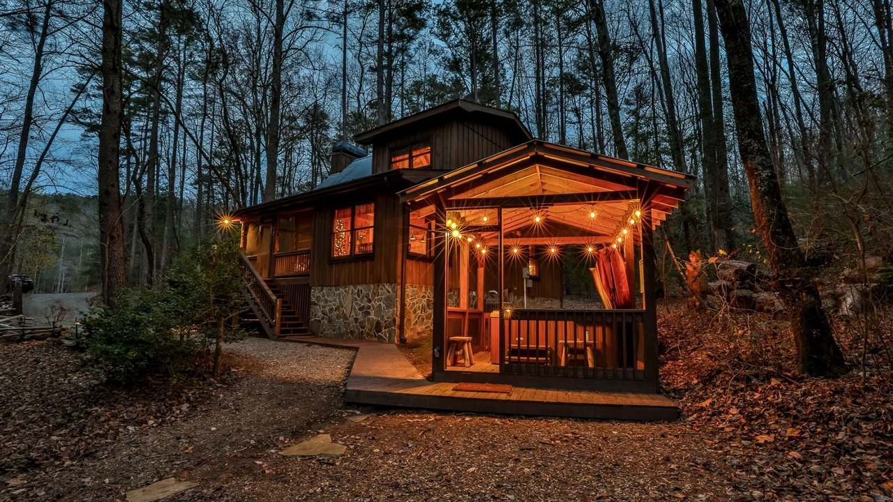 Photo of Outdoor in Cherry Log