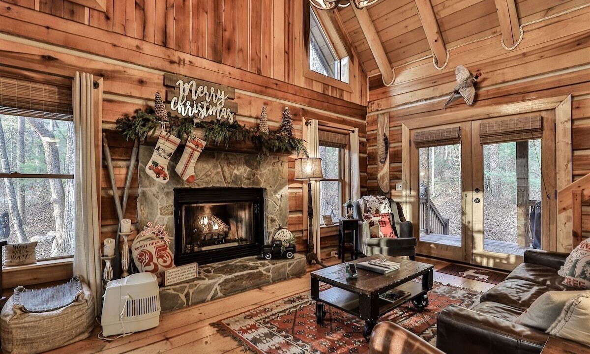 Photo of Livingroom in Cherry Log