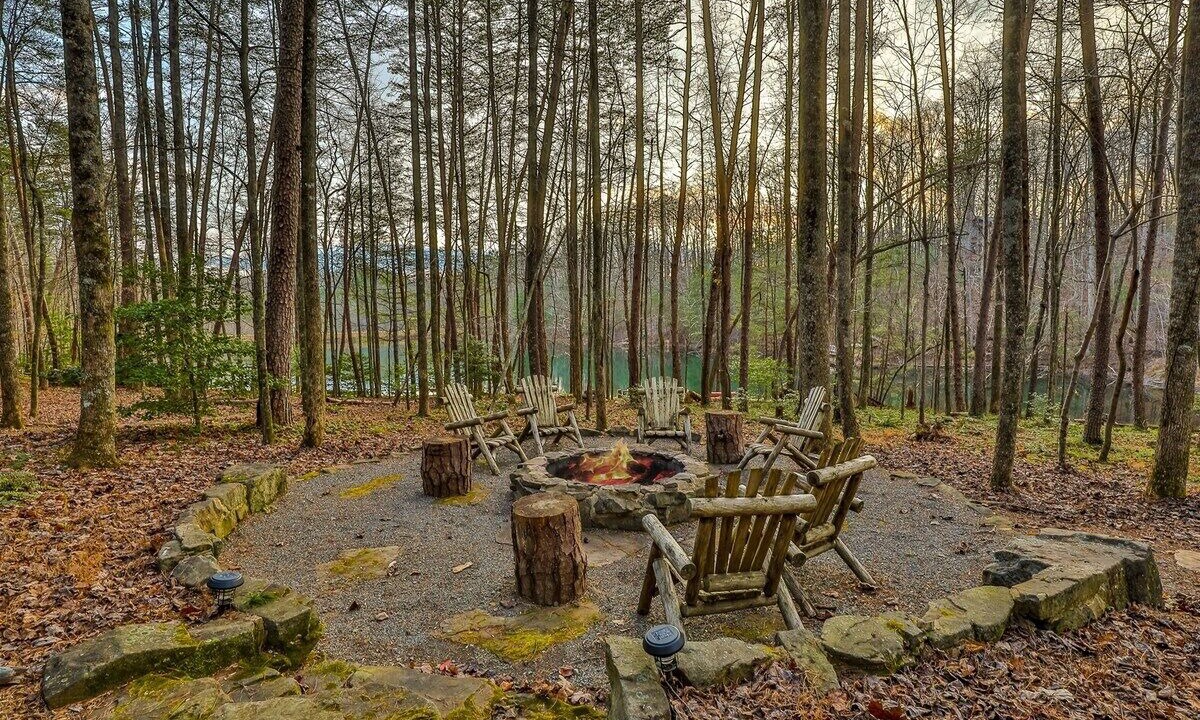 Photo of Outdoor in Cherry Log