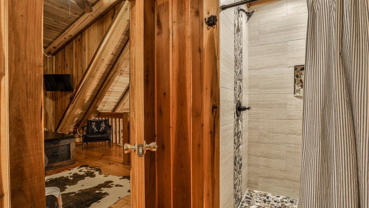 Photo of Bathroom in Cherry Log