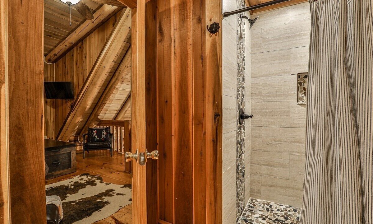 Photo of Bathroom in Cherry Log