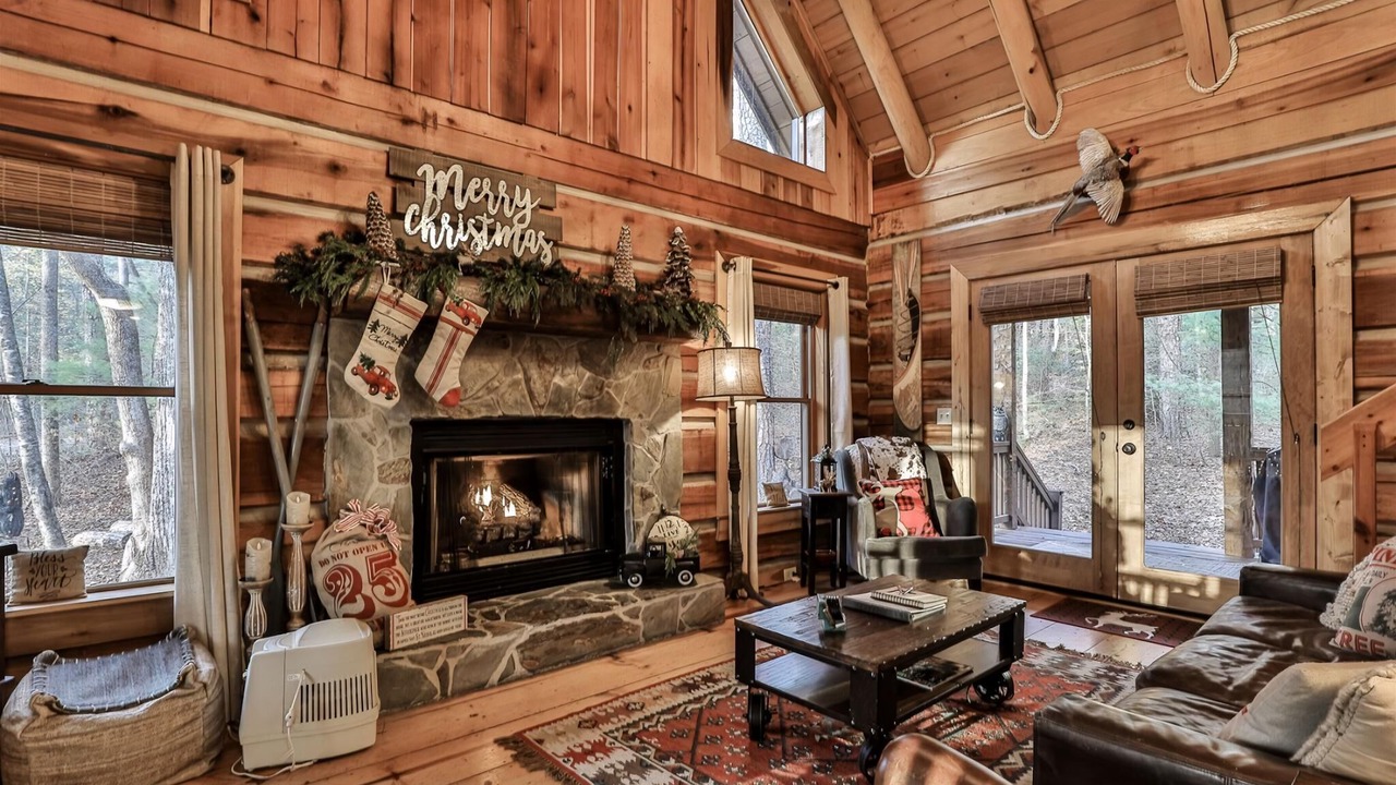 Photo of Livingroom in Cherry Log