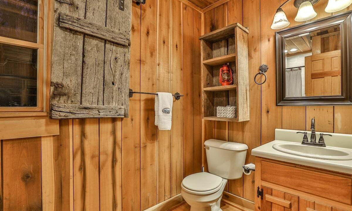 Photo of Bathroom in Cherry Log
