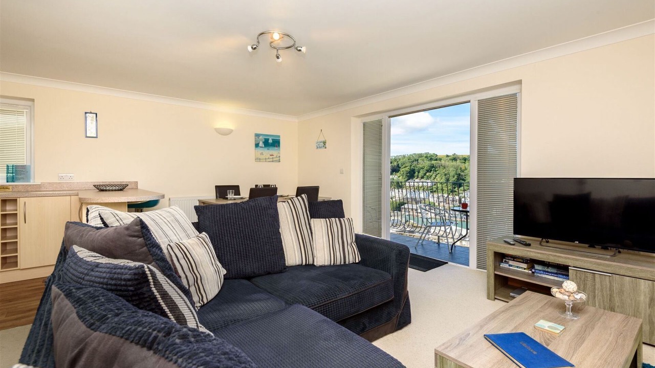 Photo of Livingroom in Looe