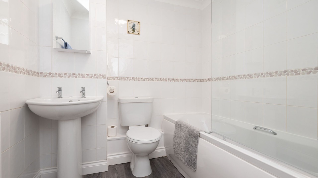 Photo of Bathroom in Looe