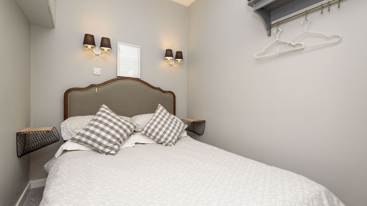Photo of Bedroom in Looe