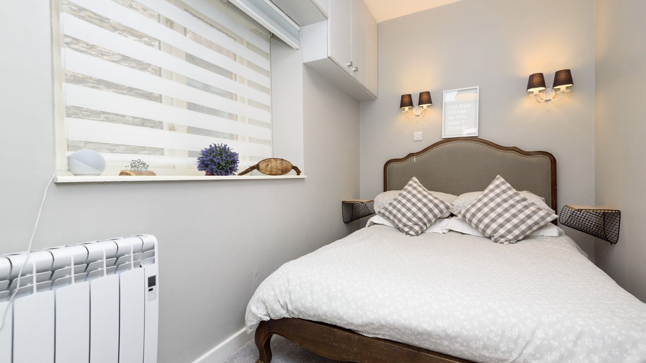 Photo of Bedroom in Looe