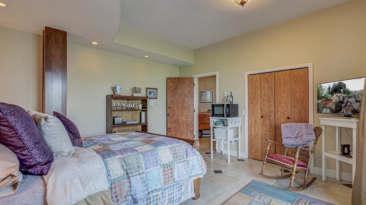 Photo of Bedroom in Salmon