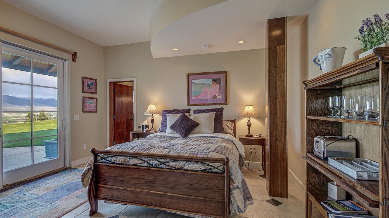 Photo of Bedroom in Salmon