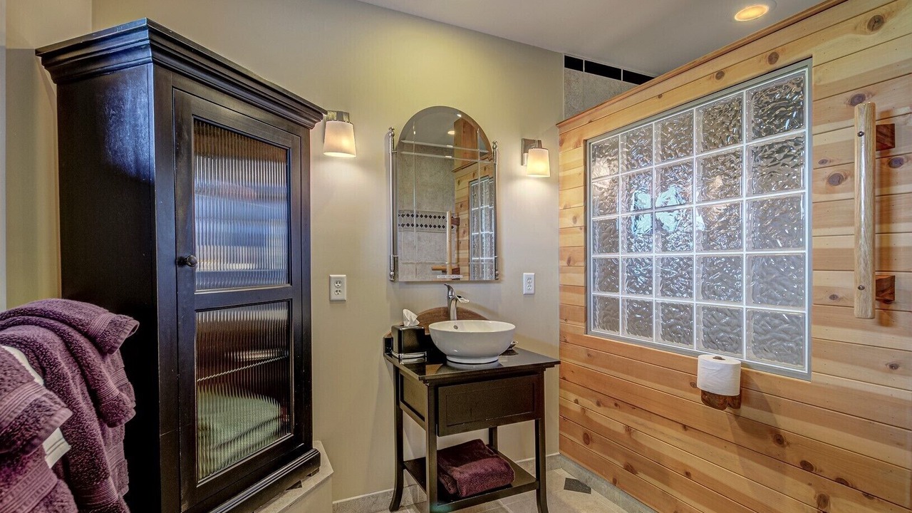 Photo of Others in Salmon