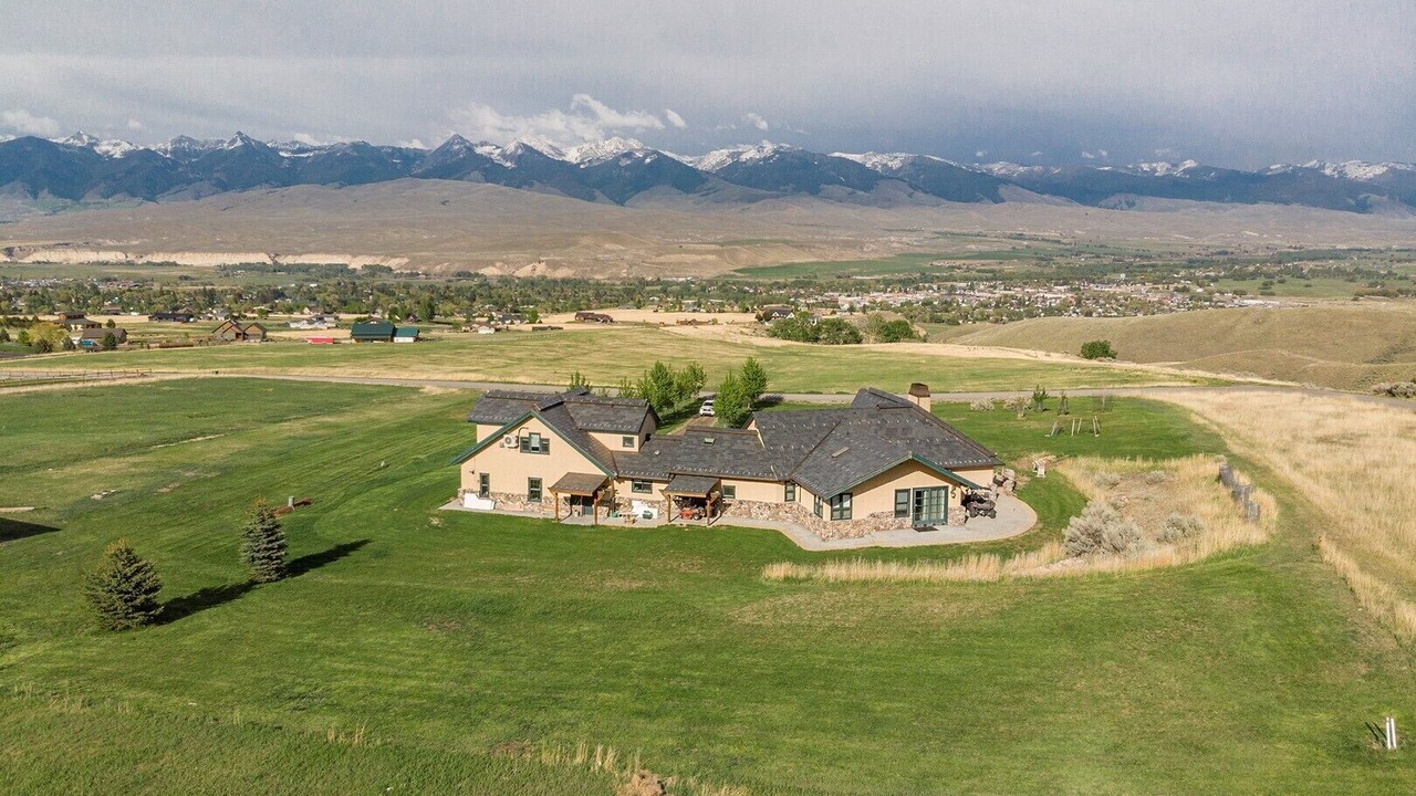 Photo of Outdoor in Salmon