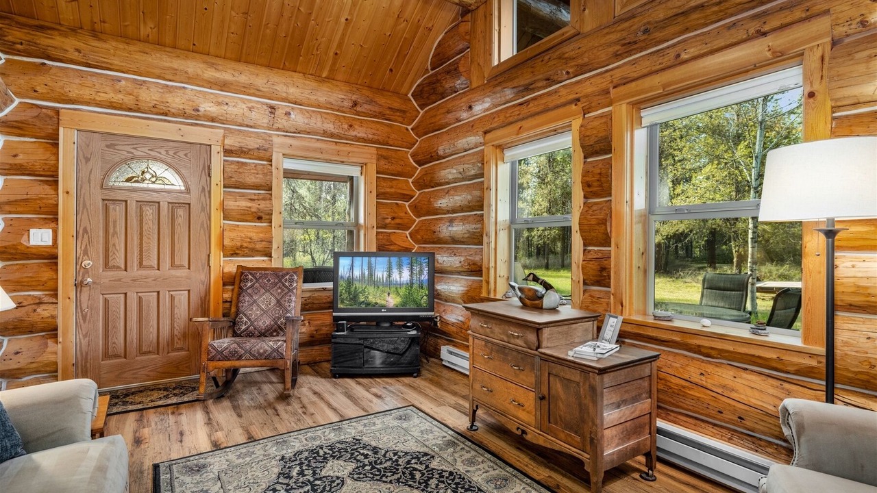 Photo of Livingroom in West Glacier