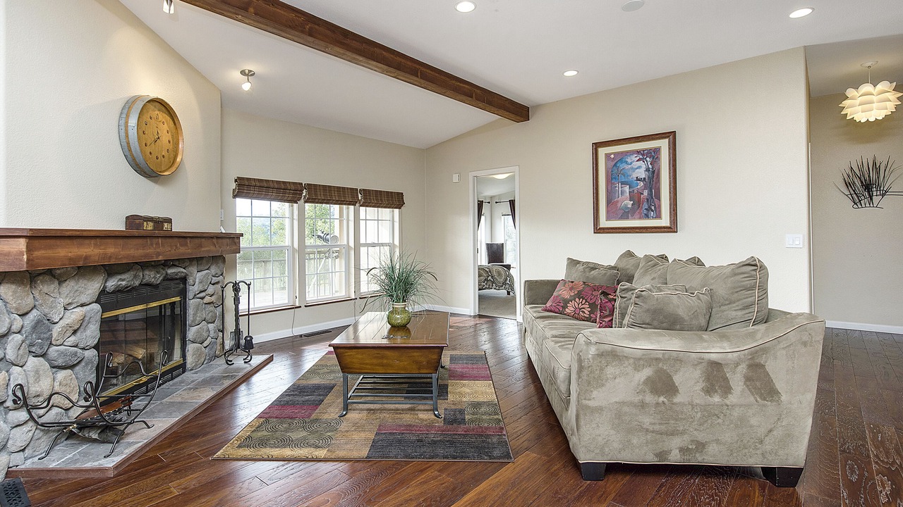 Photo of Livingroom in Cloverdale