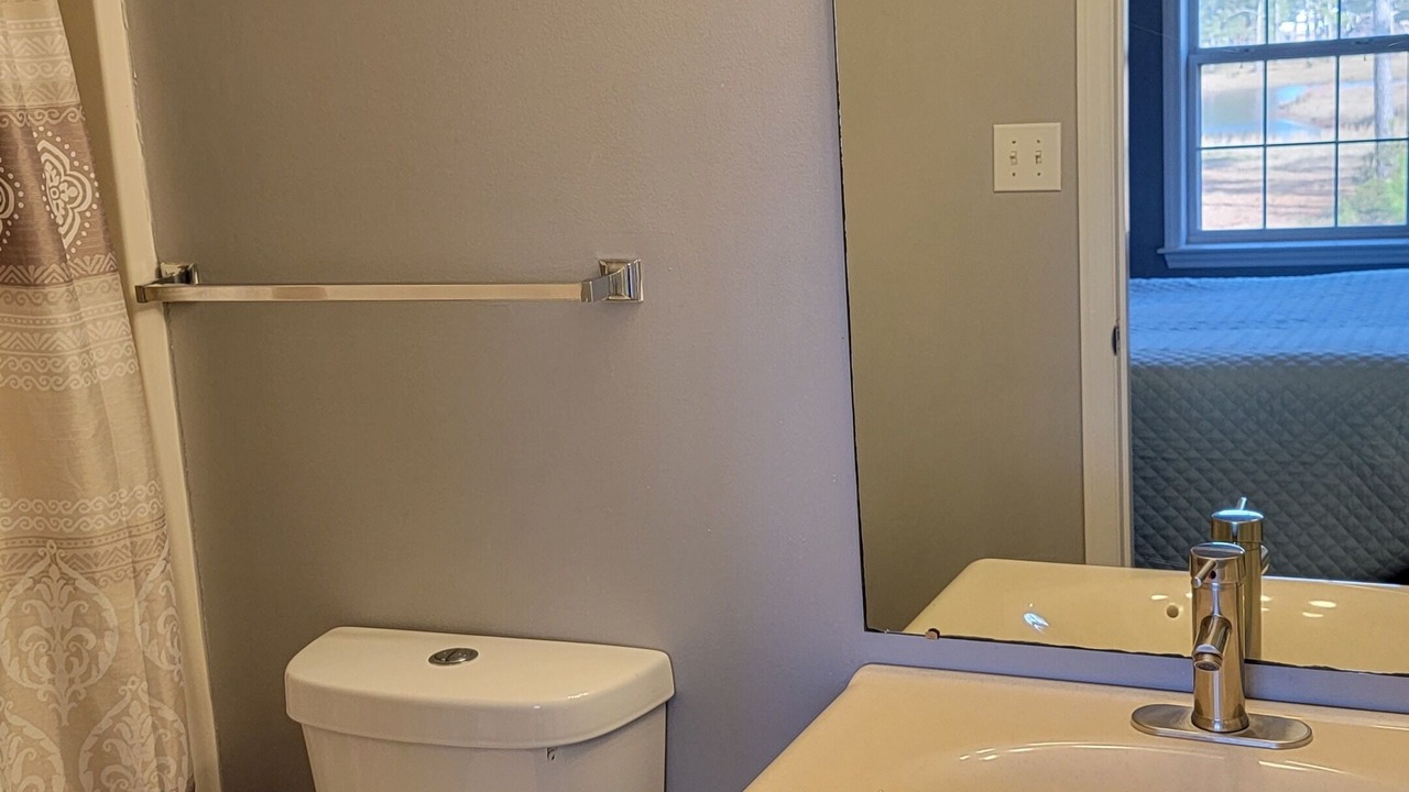 Photo of Bathroom in Peletier