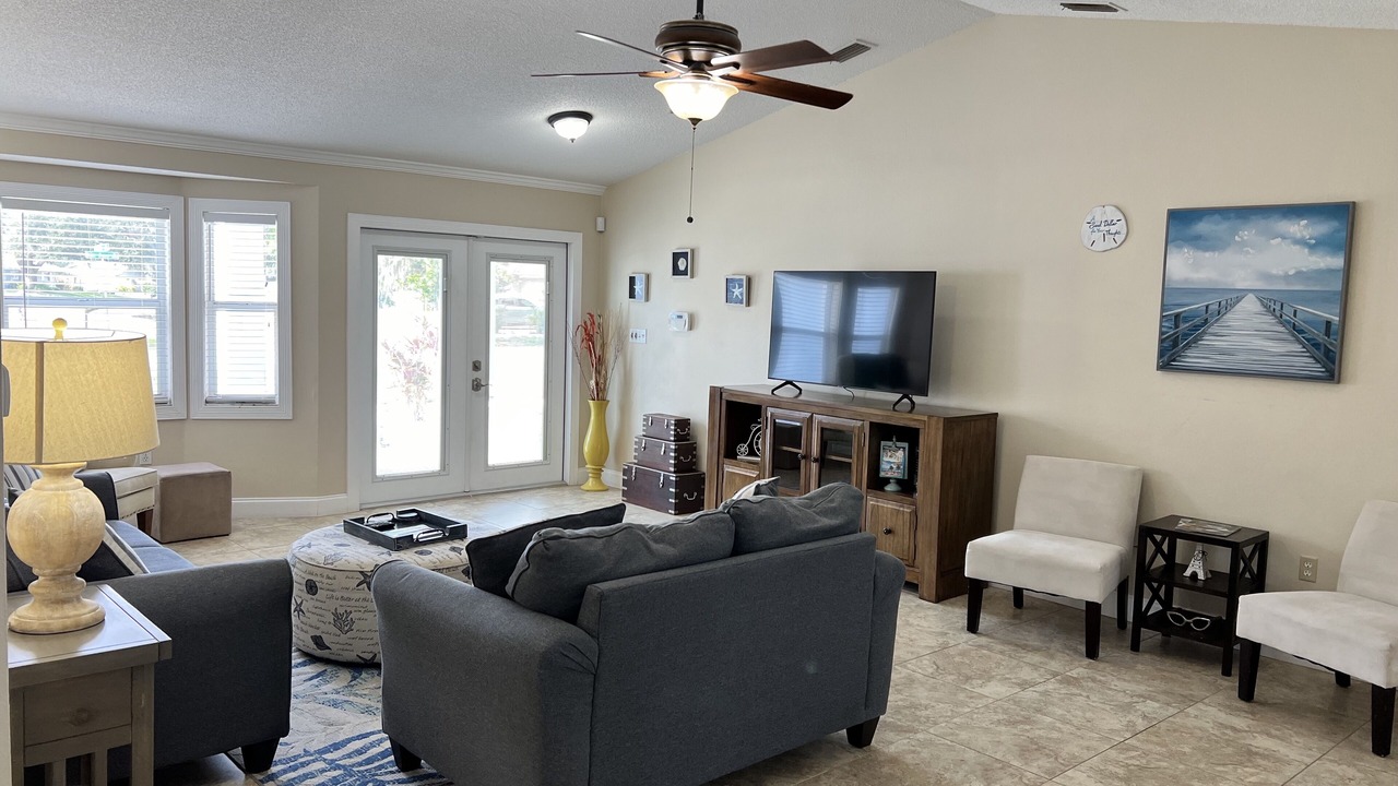 Photo of Livingroom in Desoto Lakes