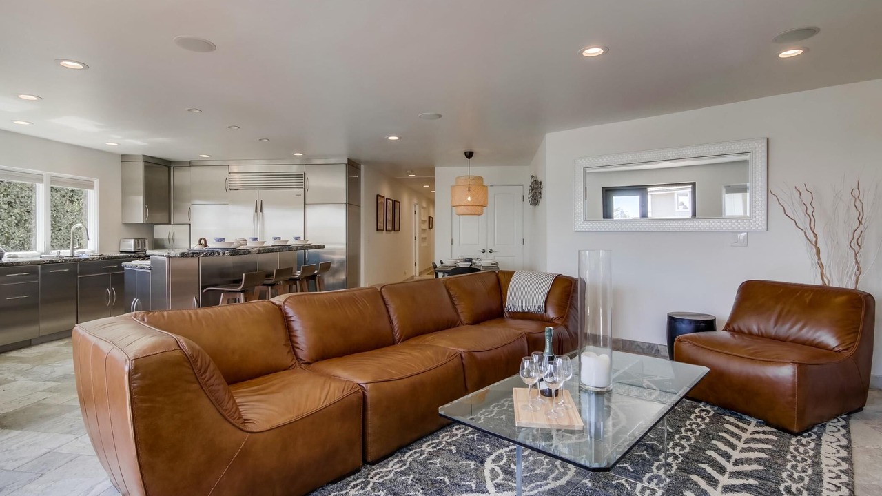 Photo of Livingroom in North Pacific Beach