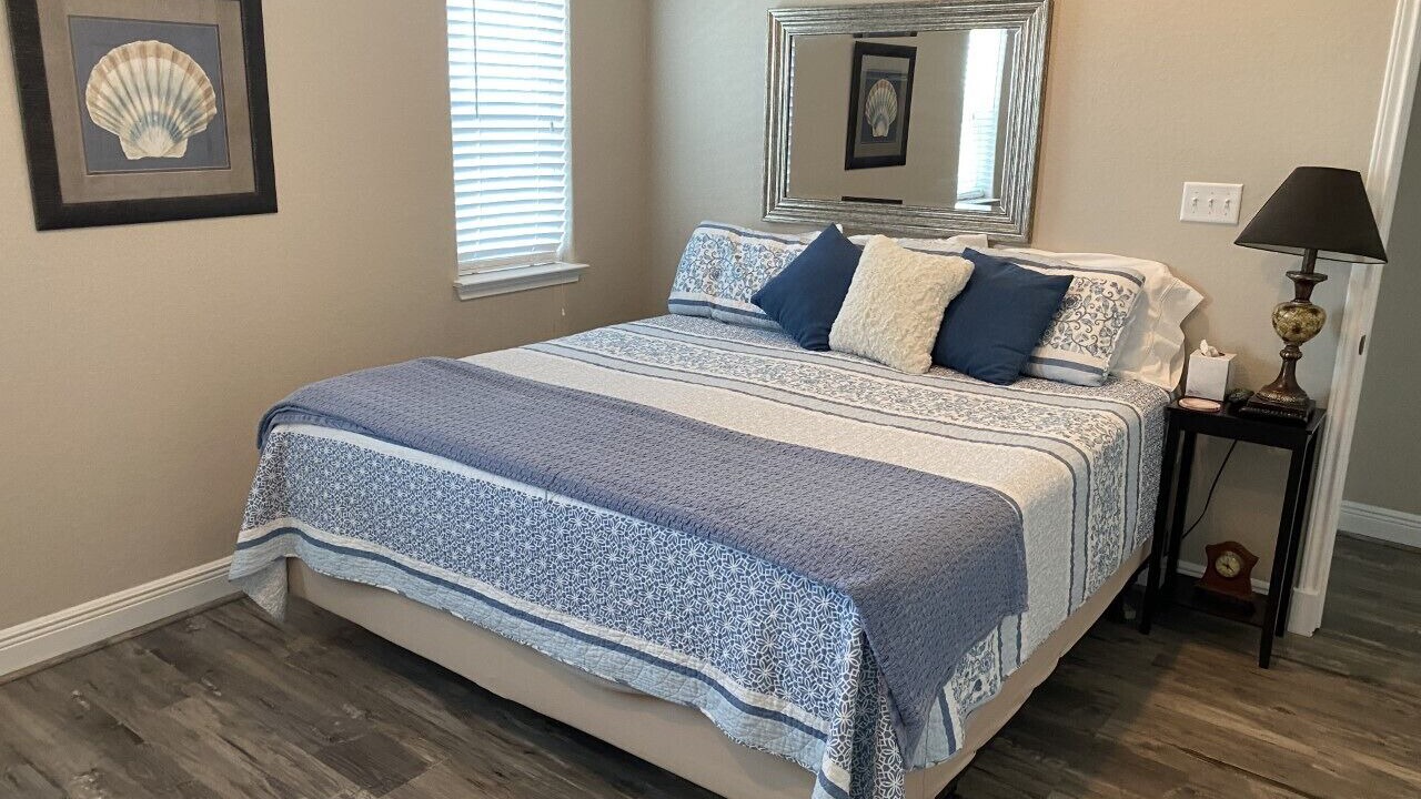 Photo of Bedroom in Pirates Beach