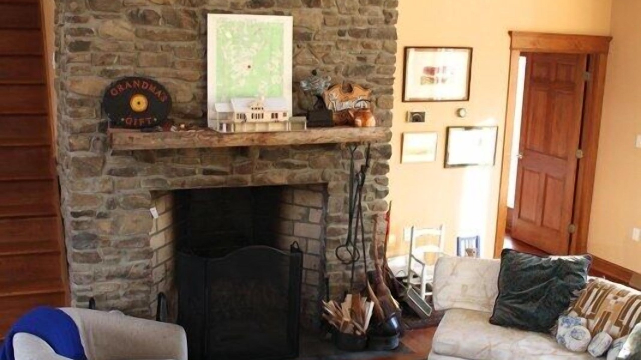 Photo of Livingroom in Mill Run