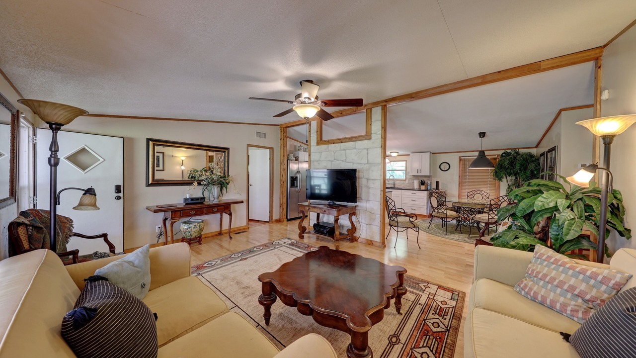 Photo of Livingroom in Center Point