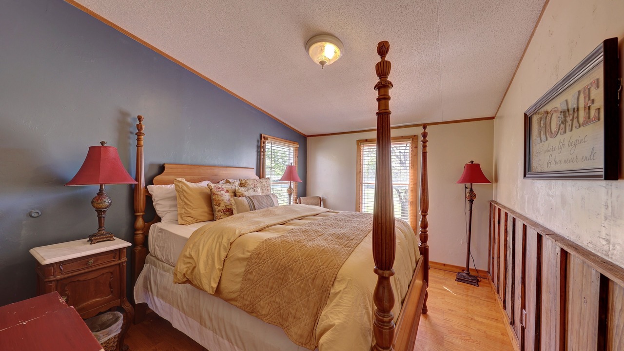 Photo of Bedroom in Center Point